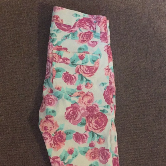 Nice flower jeans from H&M - Picture 2 of 2